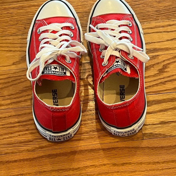 Converse Chuck Taylor All-Star Low Top Shoes (Red Chucks in excellent condition) - Picture 3 of 5